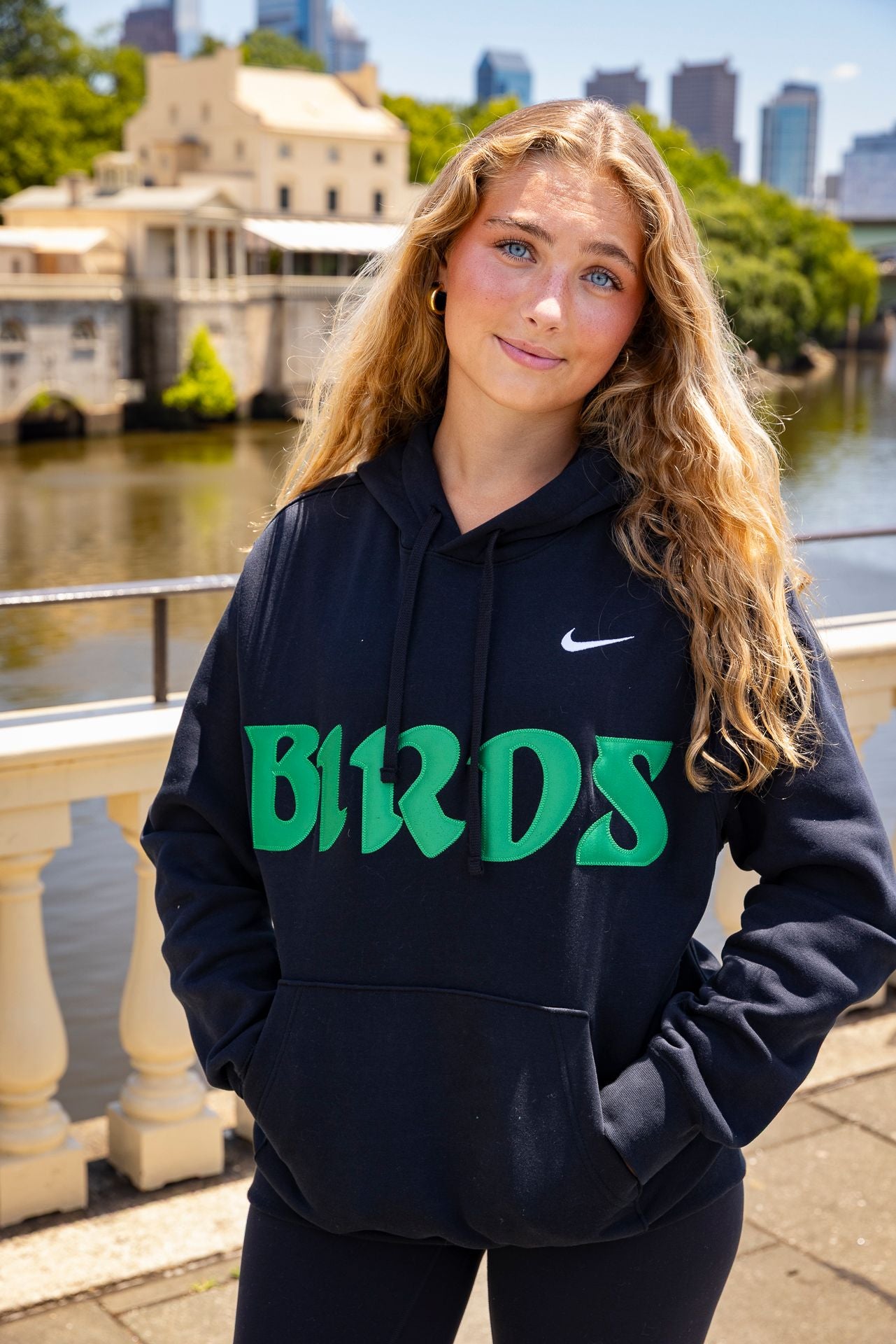 Black Retro Nike Hoodie with Sewn-On BIRDS